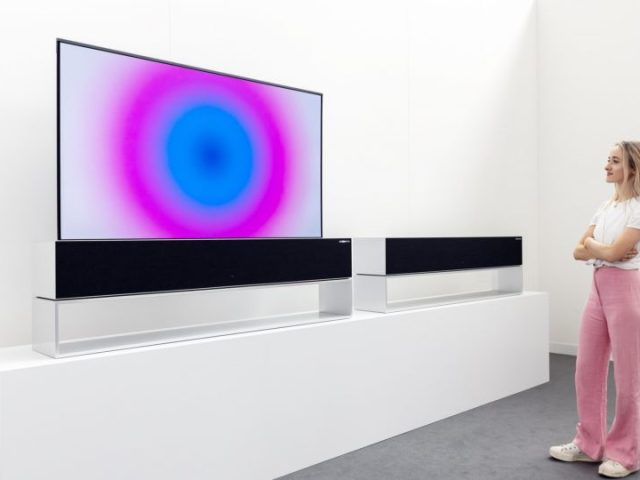 L’arte di Anish Kapoor prende vita sul Tv LG Signature OLED R
